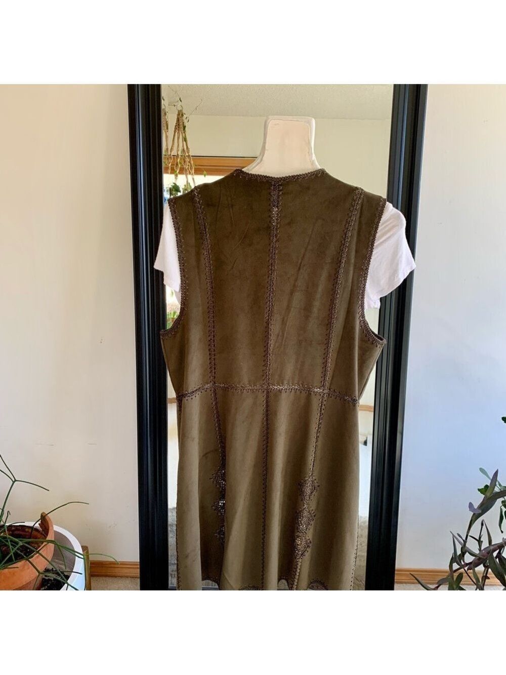 Chelsea & Theodore Olive Green Long Sleeveless Vest - Picture 4 of 4